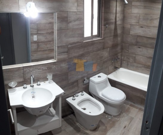 piso  de 3 ambientes, aggiornado,  al  frente 