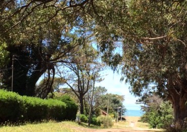 CON RENTA !!!! hermoso chalecito en acantilados, gran parque