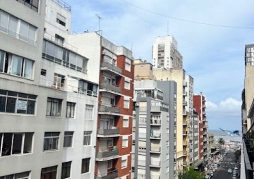 EVALUE, VEALO, BUSCA ESTILO ???  departamento AMPLISIMO,  señorial DE  3 amb con dependencia,  dormitorios al frente con balcon, microcentro, a un paso de  todo lo que necesite y del mar, EXCELENTE OPCION DE COMRPA !!!  