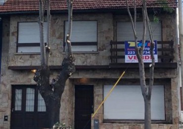 VENTA APTO LOCAL O  EDIFICIO. CHALET CLASICO MDP,  DE 6 AMBIENTES CON PATIO, PARRILLA, DESARROLLADO EN DOS PLANTAS, solo venta para proyecto comercial, o multifamiliar.