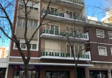 DEPARTAMENTO PISO CON PATIO, MAS BAULERA EN ALQUILER